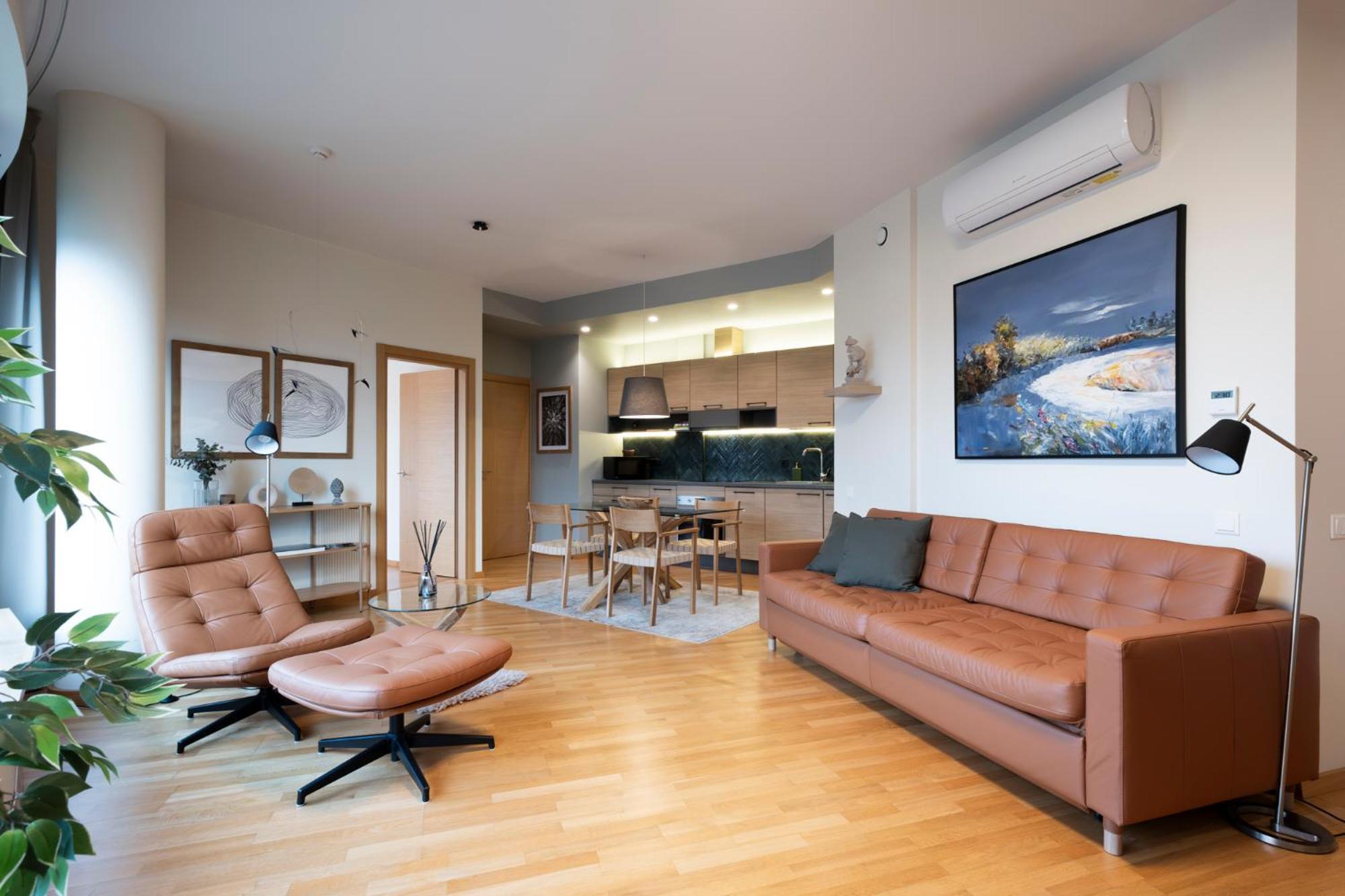 2 Bedroom Apt, 2 Garage Spots & Balconies, Self Check-In, By Cohost 드루스키닝카이 외부 사진