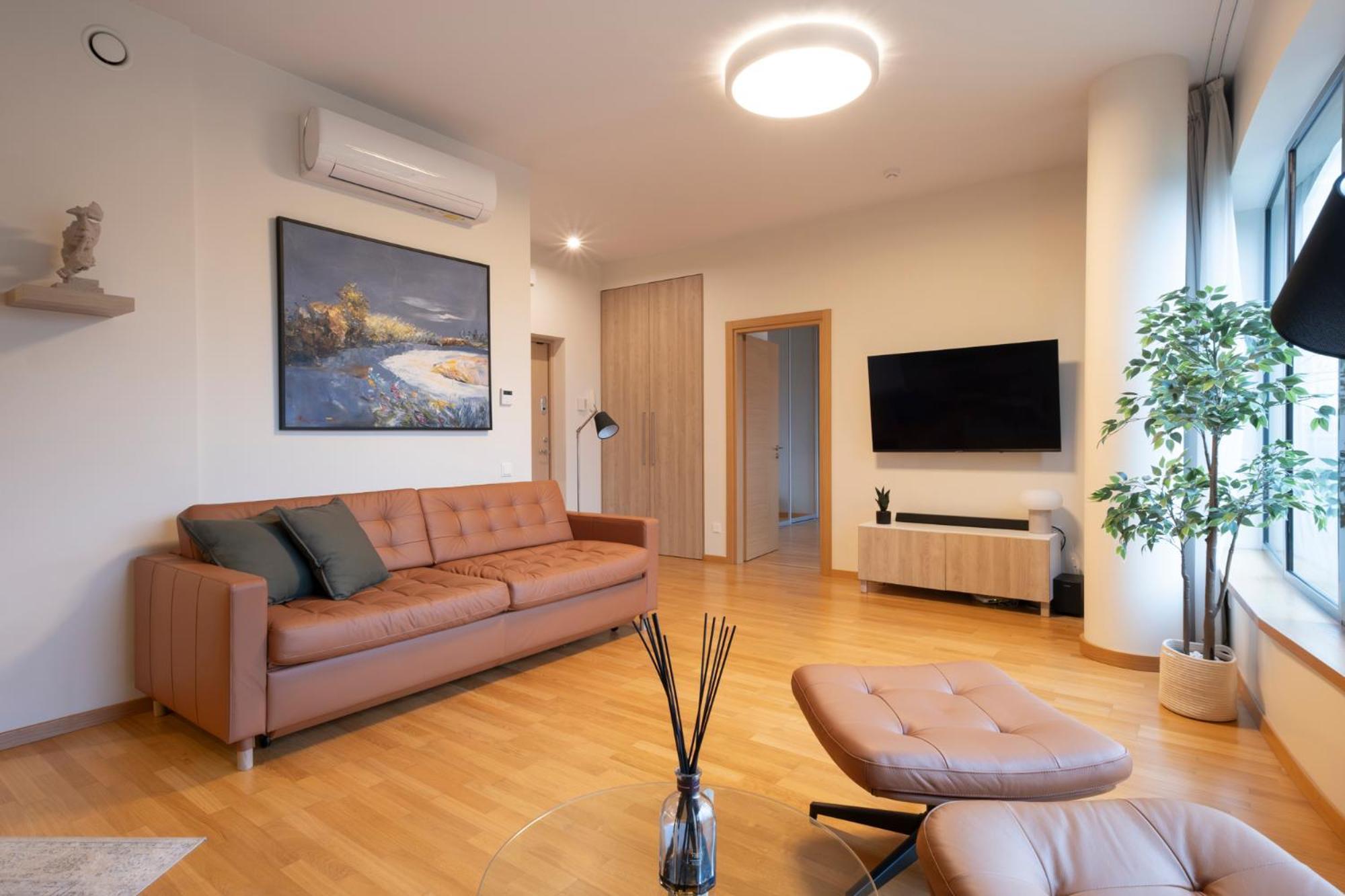 2 Bedroom Apt, 2 Garage Spots & Balconies, Self Check-In, By Cohost 드루스키닝카이 외부 사진