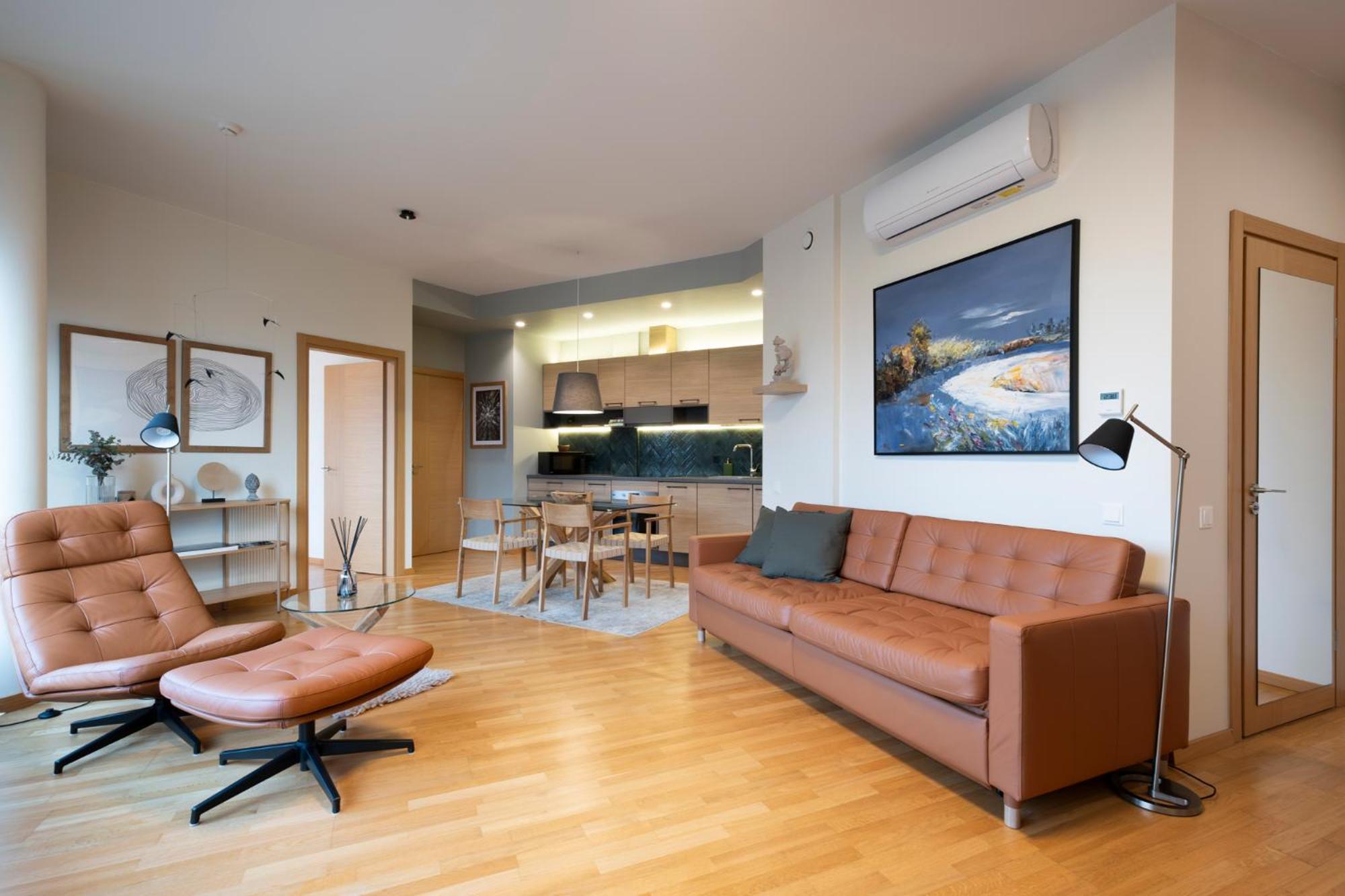 2 Bedroom Apt, 2 Garage Spots & Balconies, Self Check-In, By Cohost 드루스키닝카이 외부 사진