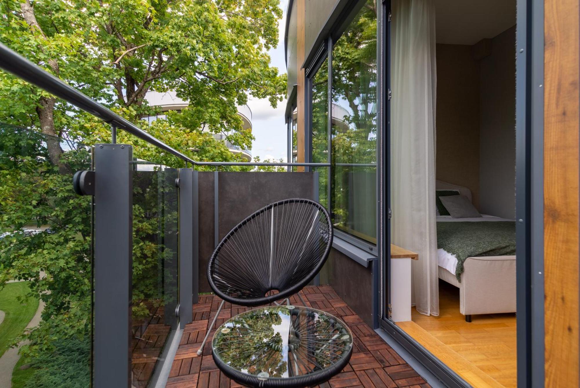 2 Bedroom Apt, 2 Garage Spots & Balconies, Self Check-In, By Cohost 드루스키닝카이 외부 사진