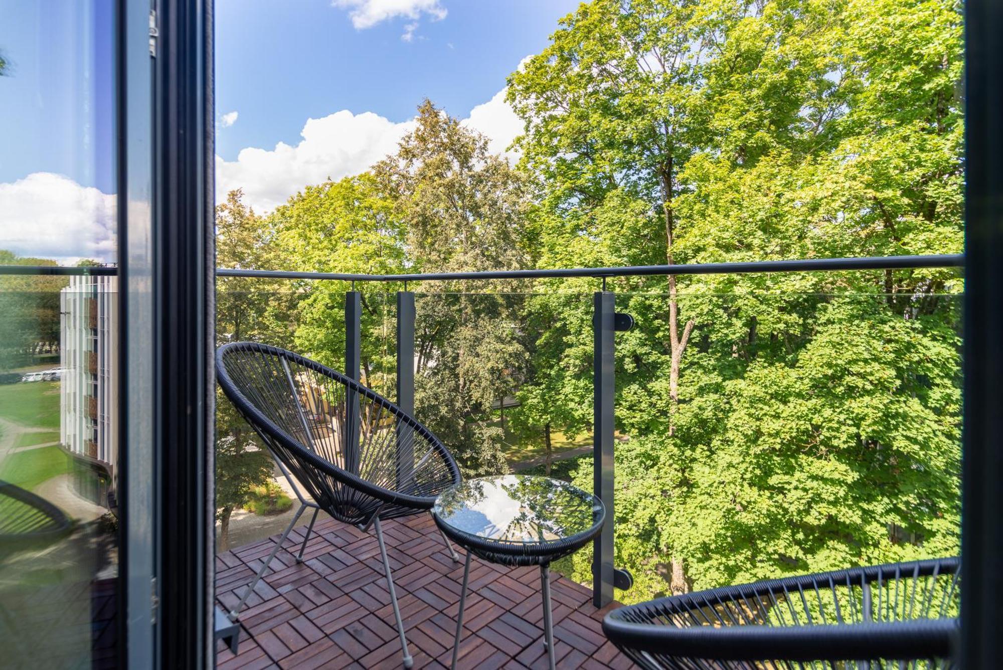 2 Bedroom Apt, 2 Garage Spots & Balconies, Self Check-In, By Cohost 드루스키닝카이 외부 사진