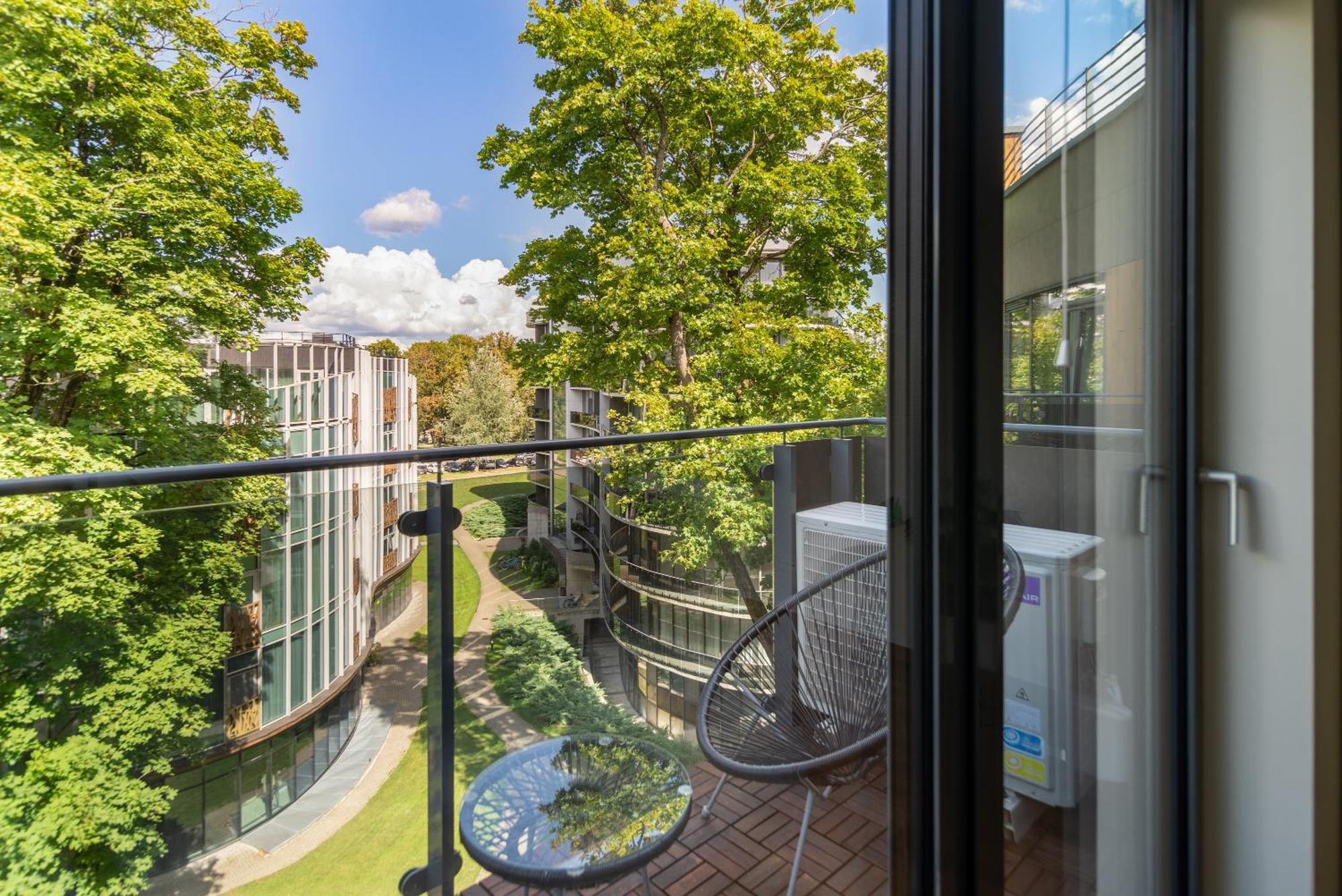 2 Bedroom Apt, 2 Garage Spots & Balconies, Self Check-In, By Cohost 드루스키닝카이 외부 사진