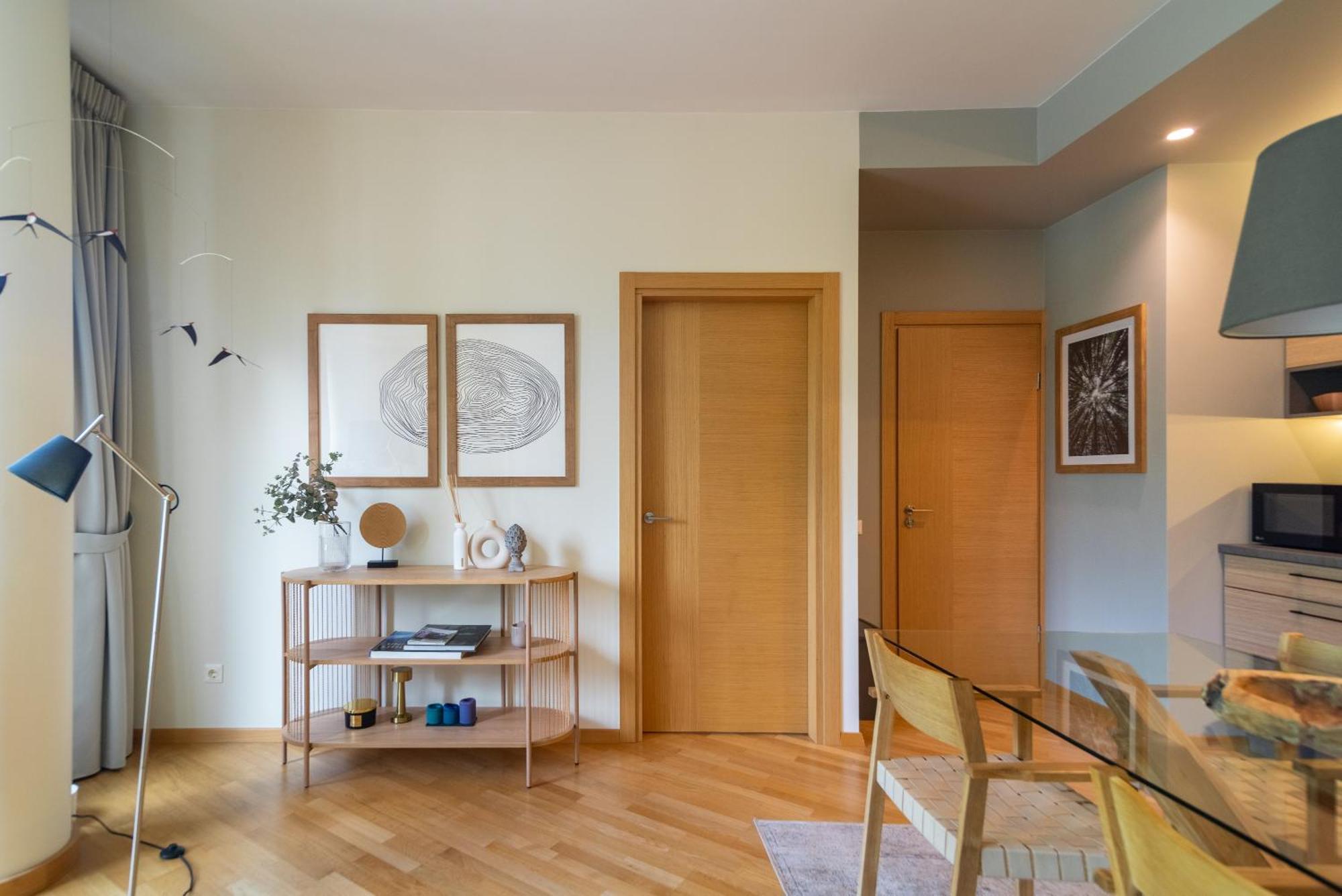 2 Bedroom Apt, 2 Garage Spots & Balconies, Self Check-In, By Cohost 드루스키닝카이 외부 사진