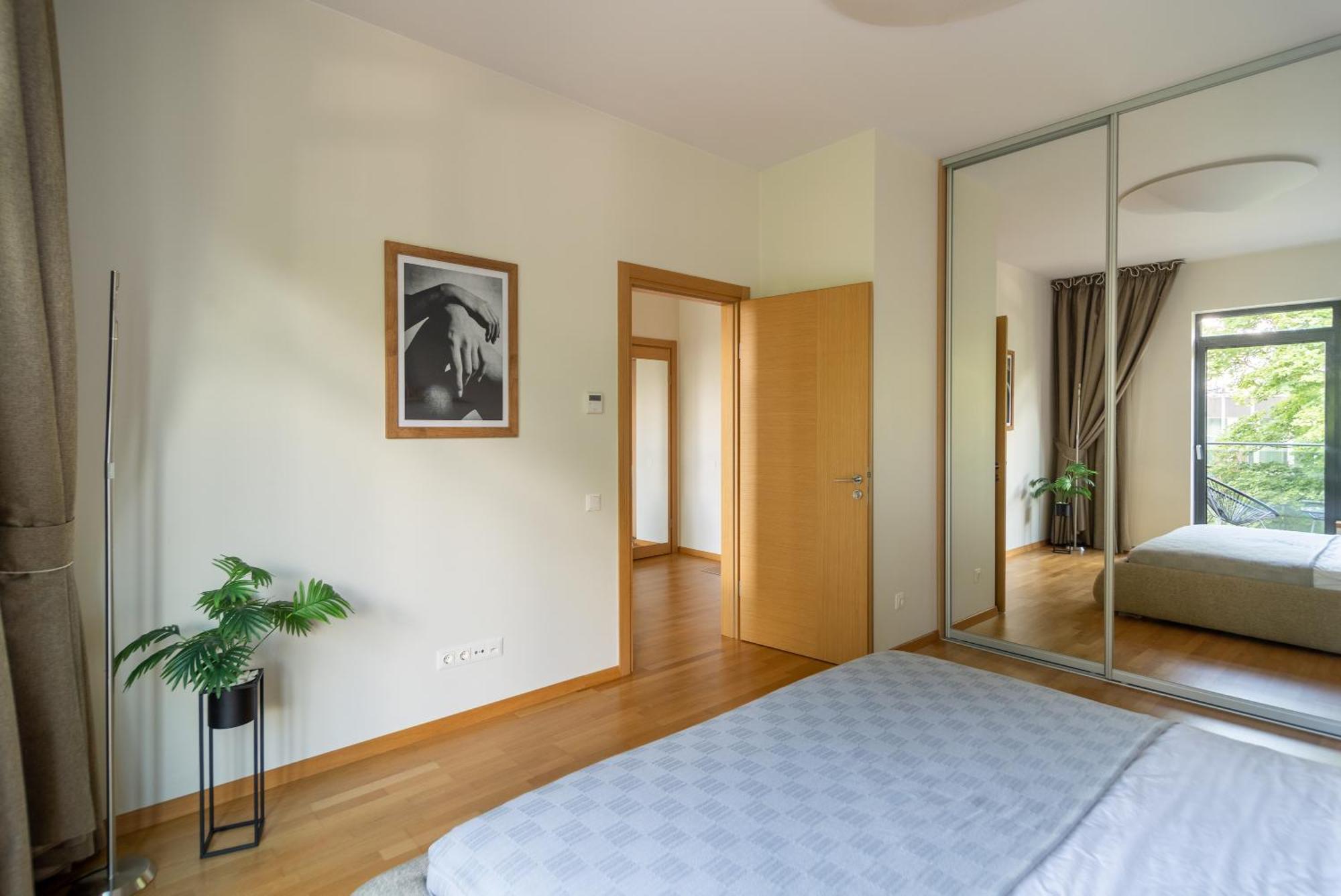 2 Bedroom Apt, 2 Garage Spots & Balconies, Self Check-In, By Cohost 드루스키닝카이 외부 사진
