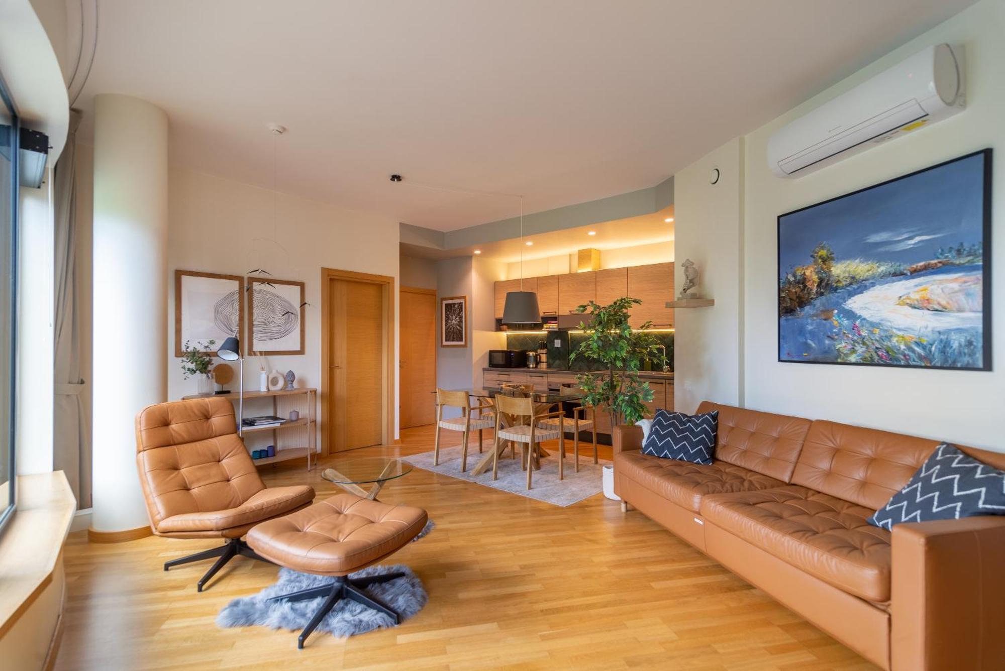 2 Bedroom Apt, 2 Garage Spots & Balconies, Self Check-In, By Cohost 드루스키닝카이 외부 사진